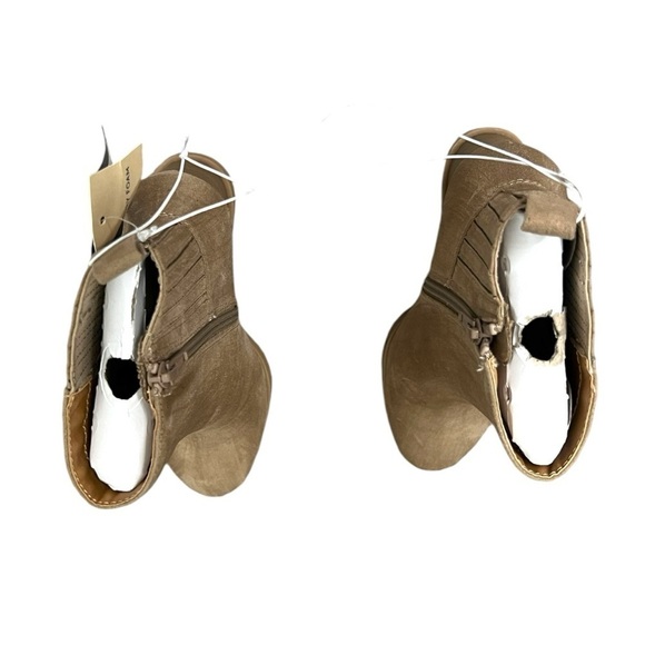 NWT Universal Thread Taupe Wedge Boots - Size 6 - Picture 9 of 14